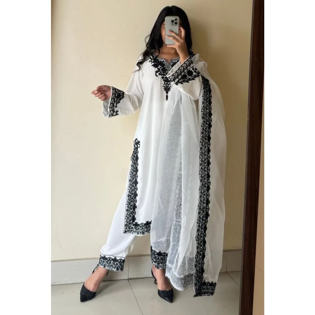 Anaya Heavy Embroidery 3 Pec Suit